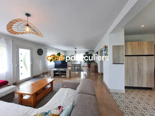 Maison 10 pièces 313m² proche Dole sur un terrain de 2186m²