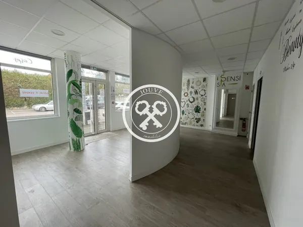 LOCAL COMMERCIAL/ BUREAUX SAINTE SAVINE