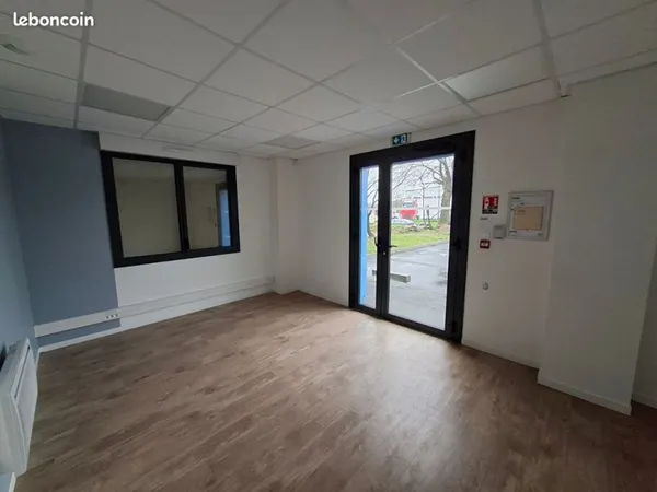 Local 625 m² LA ROCHE SUR YON