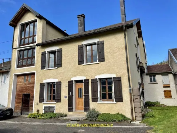 Ensemble immobilier 246 m²