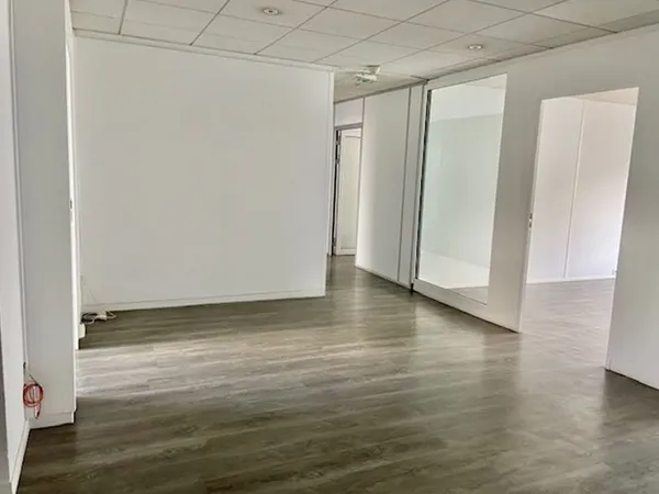 Local 2 pièces 229 m²