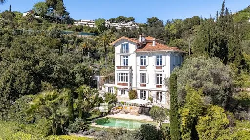 Villa 7 pièces 400 m²