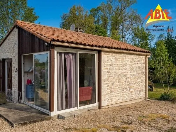 Jolie petite maison avec véranda sur Arcais Marais Poitevi