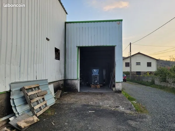 Garage / entrepôt 150 m² avec grand portail - Decazeville