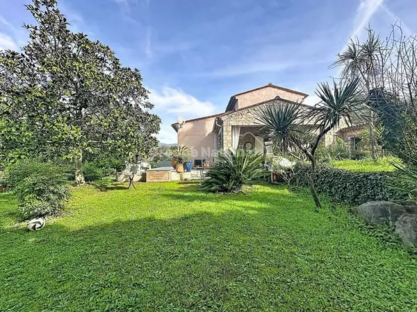 Maison indépendante/4P/Auribeau s/Siagne 186M² sur un terrain de 1515M².