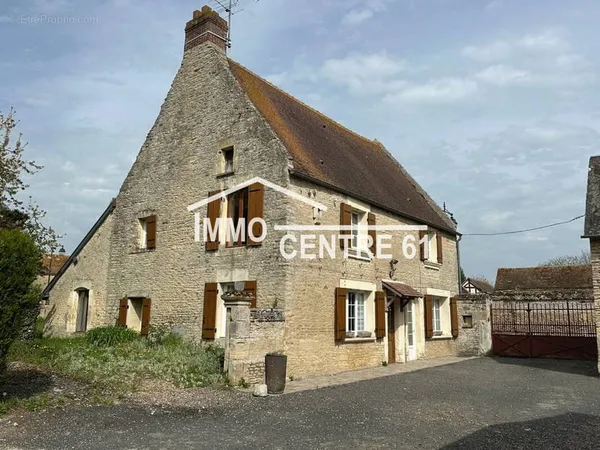 Charmante propriété maison avec ses dépendances sur 1821m2 de terrain clos