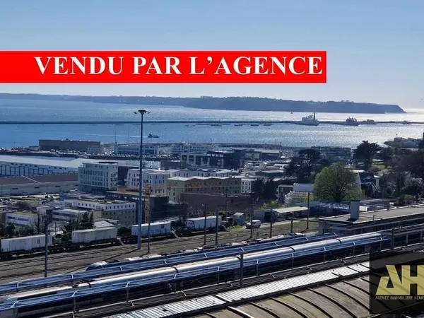 EXCEPTIONNEL - BREST APPARTEMENT DE 115 M2 AVEC VUE PANORAMIQUE SUR LA MER - DERNIER ÉTAGE - ASCENSE