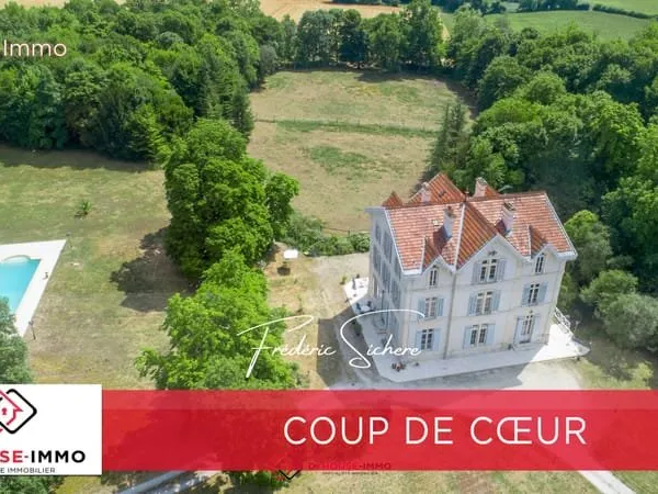 Maison de maître de 341 m² avec parc de 4 hectares Piscine