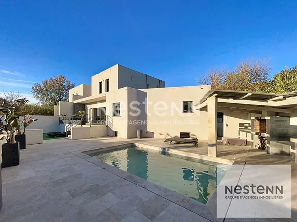 A vendre maison 4 pièces de 160 m² avec sous-sol aménagé de 140 m² et piscine sur terrain de plus de