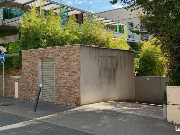 Parking dans résidence sécurisée récente à Montpellier, quartiers Lepic - Figuerolles