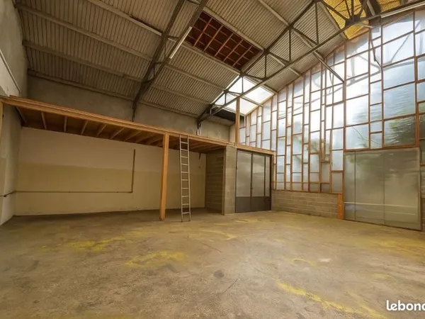 Local d'Activité / Stockage 160 m² - 8 mètres de hauteur - Dijon Rocade - Disponible au 1/06/2026
