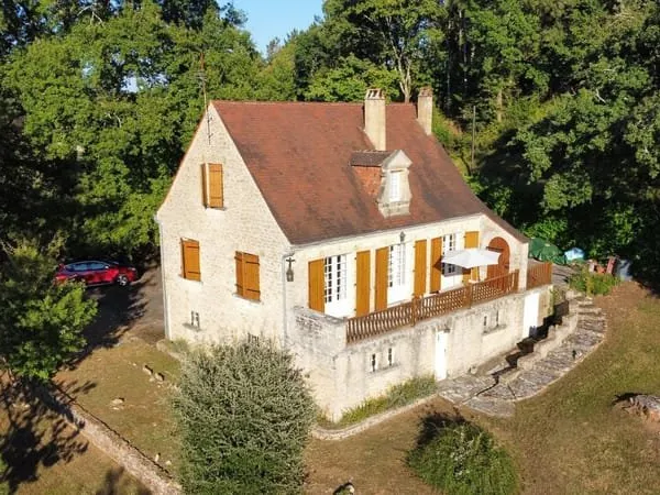 Maison style Perigourdine au coeur d'un village medieval