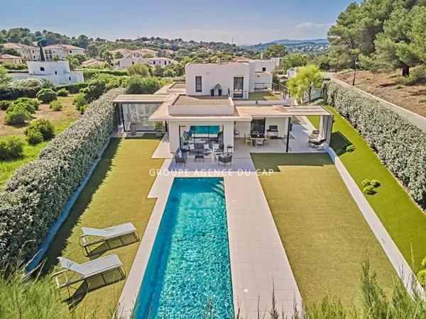VILLA CONTEMPORAINE VALESCURE - 5 pièce(s) - 180 m2