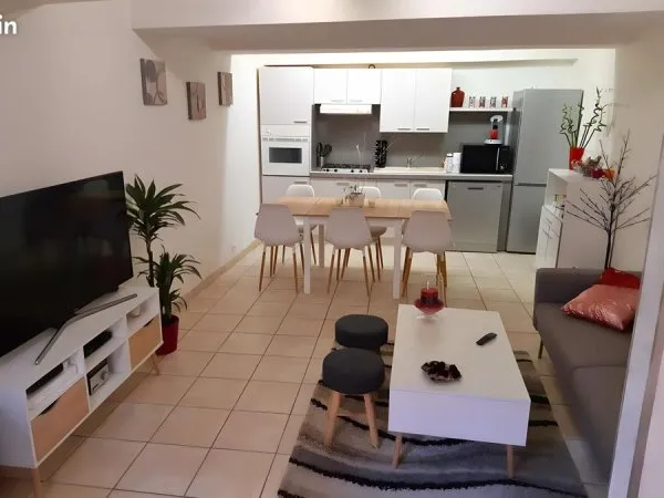 Maison de village F3 avec terrasse et climatisation