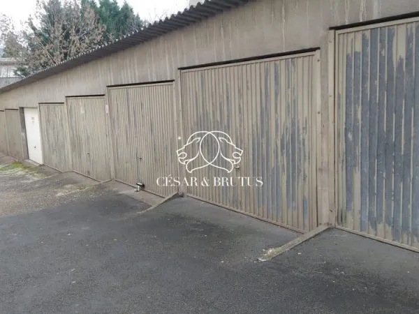 Lot de 11 garages