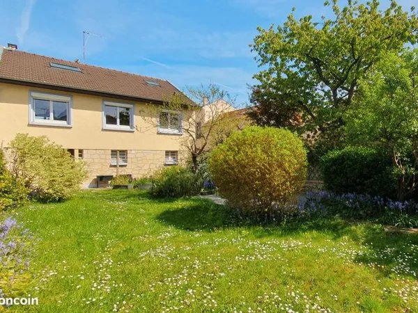 Maison familiale rénovée de 130 m² proche du RER A et du centre-ville
