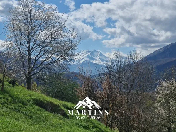 EXCLUSIVITE AGENCE - Terrain à bâtir de 3545m2 environ.