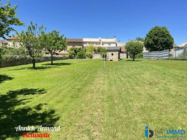 ENSEMBLE 2 MAISONS AVEC SUPERBE JARDIN