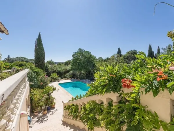 VILLA T6 AVEC 2300M² DE JARDIN
