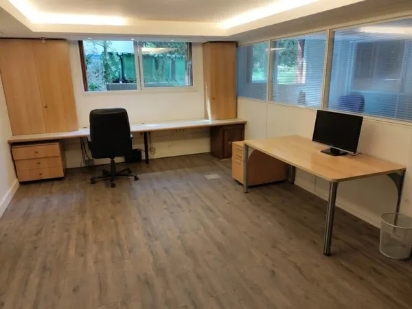 Bureaux + box ? Résidence entretenue
