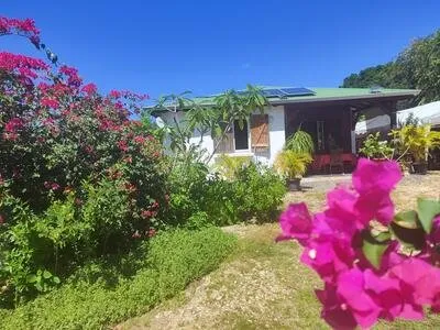 MAISON F3 RECENTE BOIS-BETON AVEC JARDIN CREOLE