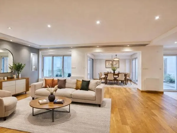 Appartement 8 pièces 177 m²