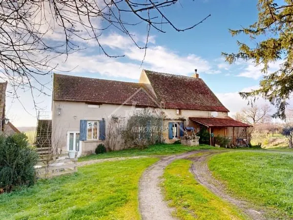 Belle propriété avec gîtes, grange et vue dégagée sur 1,4 hectares, BOURBON L'ARCHAMBAULT