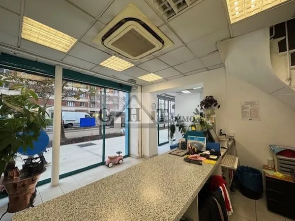 Local commercial 225 m² - Centre Saint-Mandé, visibilité maximale