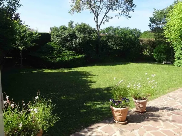 Location de maison 3 chambres avec grand jardin à BUC