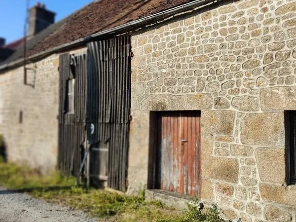 Terrain avec dépendance en pierres secteur La Ferté-Macé