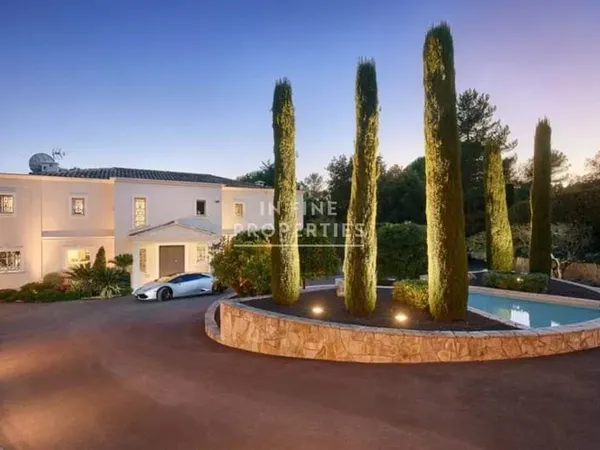 VILLA D'EXCEPTION DANS DOMAINE PRIVÉ