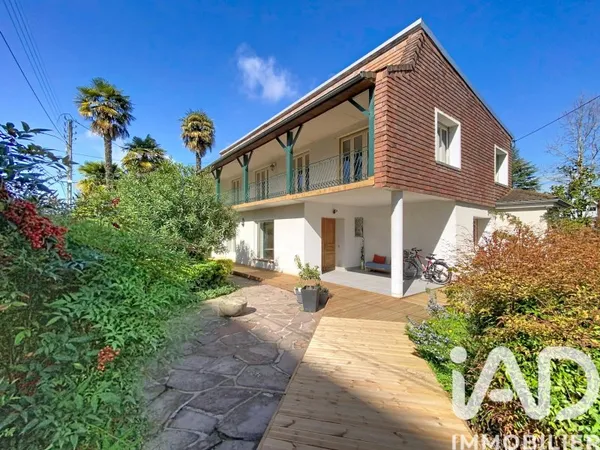 Maison 7 pièces 241 m²