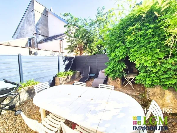 Maison de bourg 114 m² - 4 chambres - Grenier - Cour - Idéal investisseur - Déjà exploitée en locati