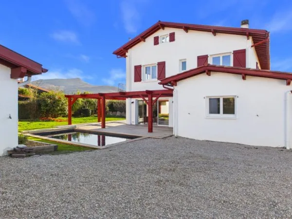 Maison 7 pièces 314 m²