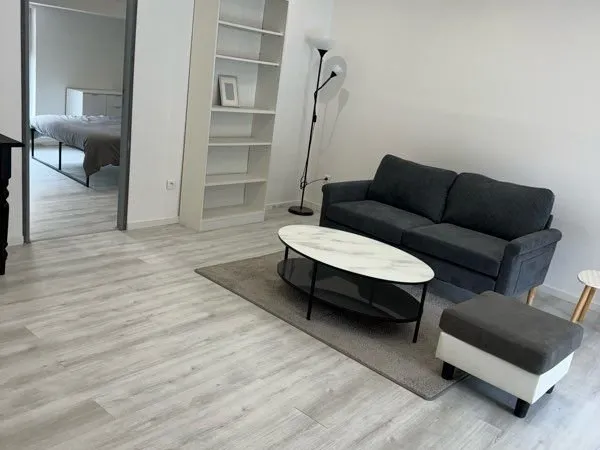 Grand T2 avec terrasse de 25m2
