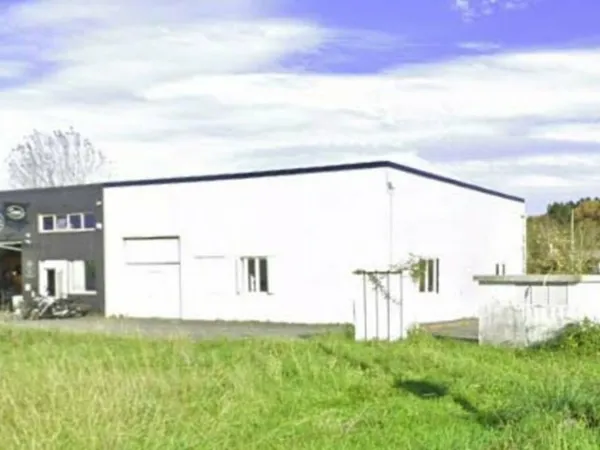 Local d'activité 168 m²