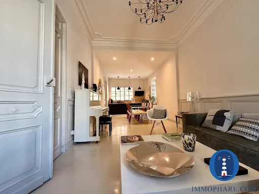 Maison 11 pièces 216 m²