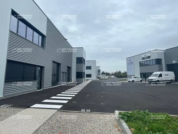 Local d'activité 2382 m²