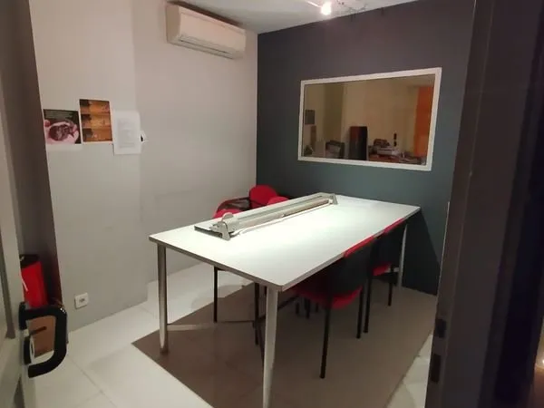 Local d’activité et entrepôt Location Le Pradet  20m² 300€