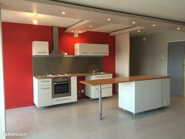 T4 dans copropriété plein centre Firminy