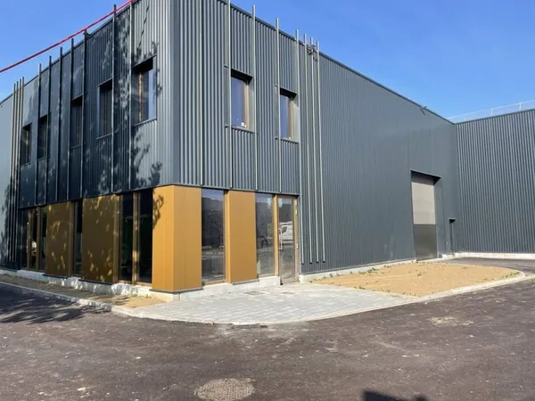 Local d'activité 1911 m²