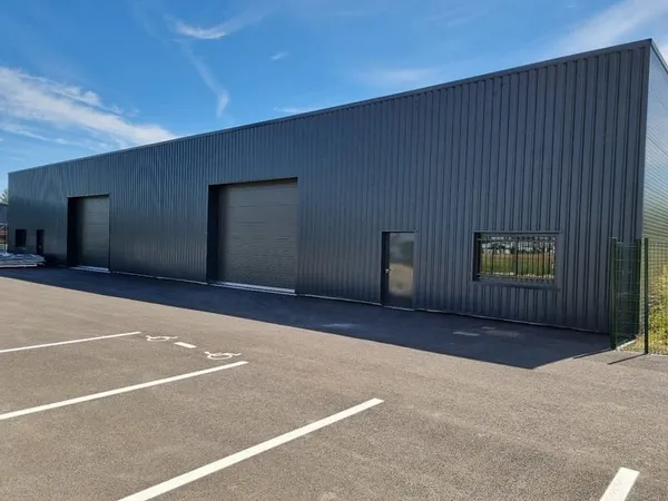 Local d’activité et entrepôt Location Cognac  661m² 3960€