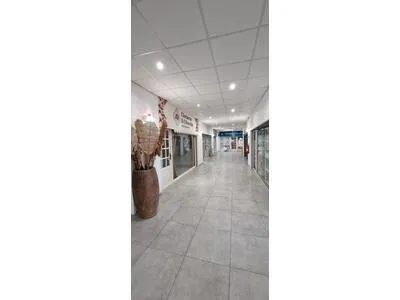 Local Commercial 33,5 m2 R+1 - Cluny Village