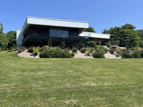 MAISON D'ARCHITECTE DE 163 M2 AVEC 4 CHAMBRES, GARAGE, SOUS