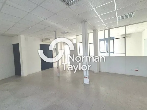 Bureau 230 m²