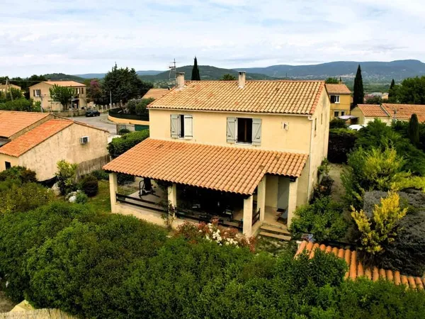 Maison familiale d'environ 150m² sur un terrain de 435 m² à APT