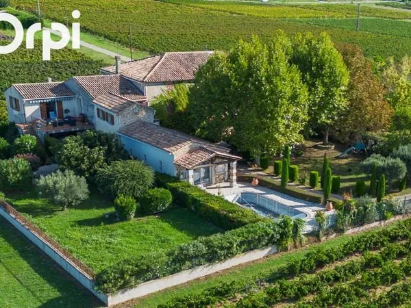 Maison 5 pièces 220 m²