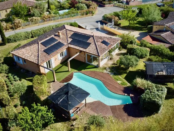 Villa T5 Plain-Pied avec Piscine,Terrasse,Terrain et Garage