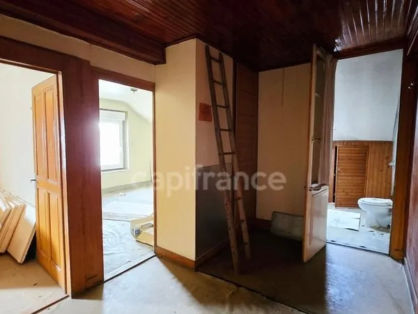 Appartement à rénover 5 pièces TANINGES (74)