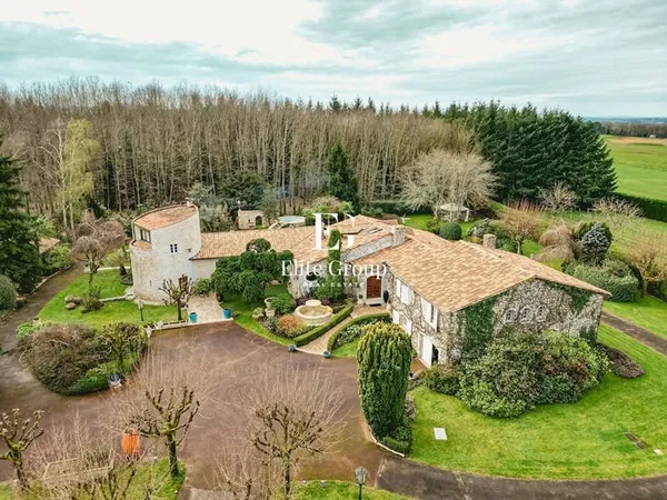 À VENDRE DEMEURE DE CHARME - 415 M² AU COEUR D'UN PARC ARBORÉ DE 2,6 HECTARES